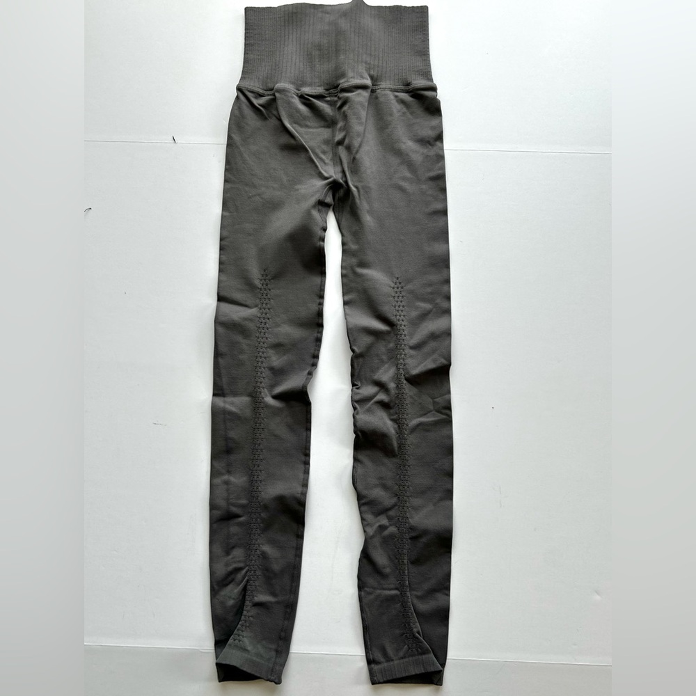 🍒NWOT Free People Movement Good Karma Leggings. Dark Gray. Size: XS/S - Picture 3 of 9